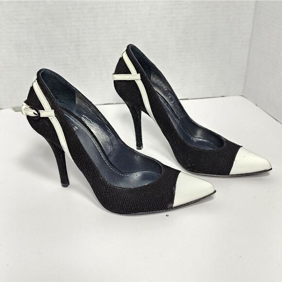 Stuart Weitzman  - Picture 6 of 17